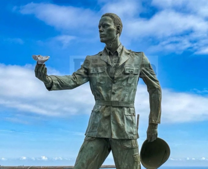 Il collettivo Pecora Nera fa realizzare il monumento al disertore