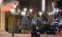 Rissa tra stranieri in via Aprosio a Ventimiglia, ci sono feriti lievi. Video