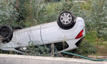 Auto fuori strada a Montegrazie. Due feriti