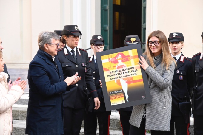 “Non sei sola, possiamo aiutarti” iniziativa dei Carabinieri con gli studenti di Imperia