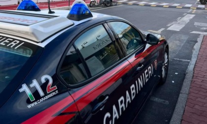 Preso a calci e pugni per un telefonino e 7 Euro