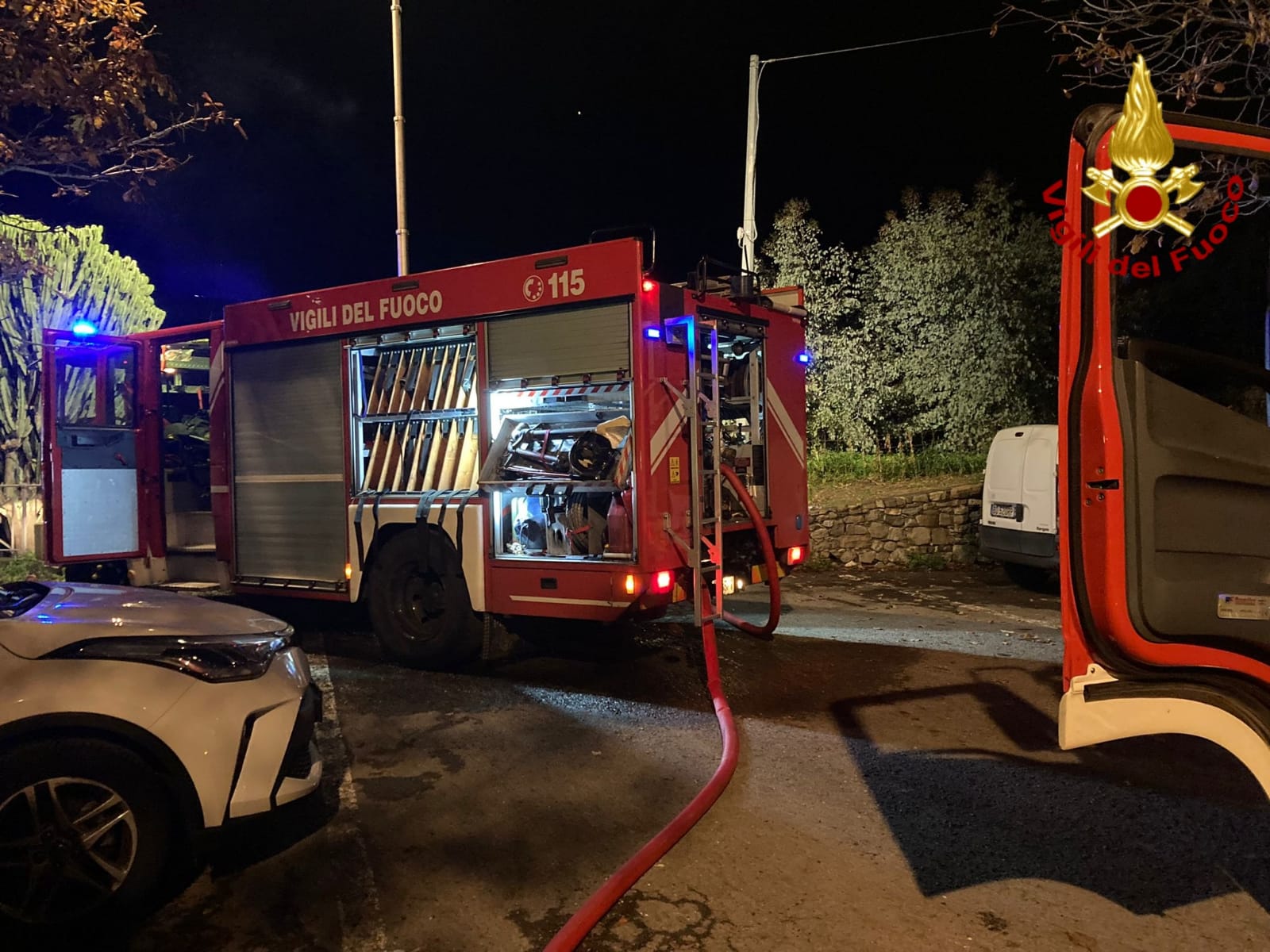 incendio borghetto san nicolò bordighera vigili del fuoco notturna generica_03