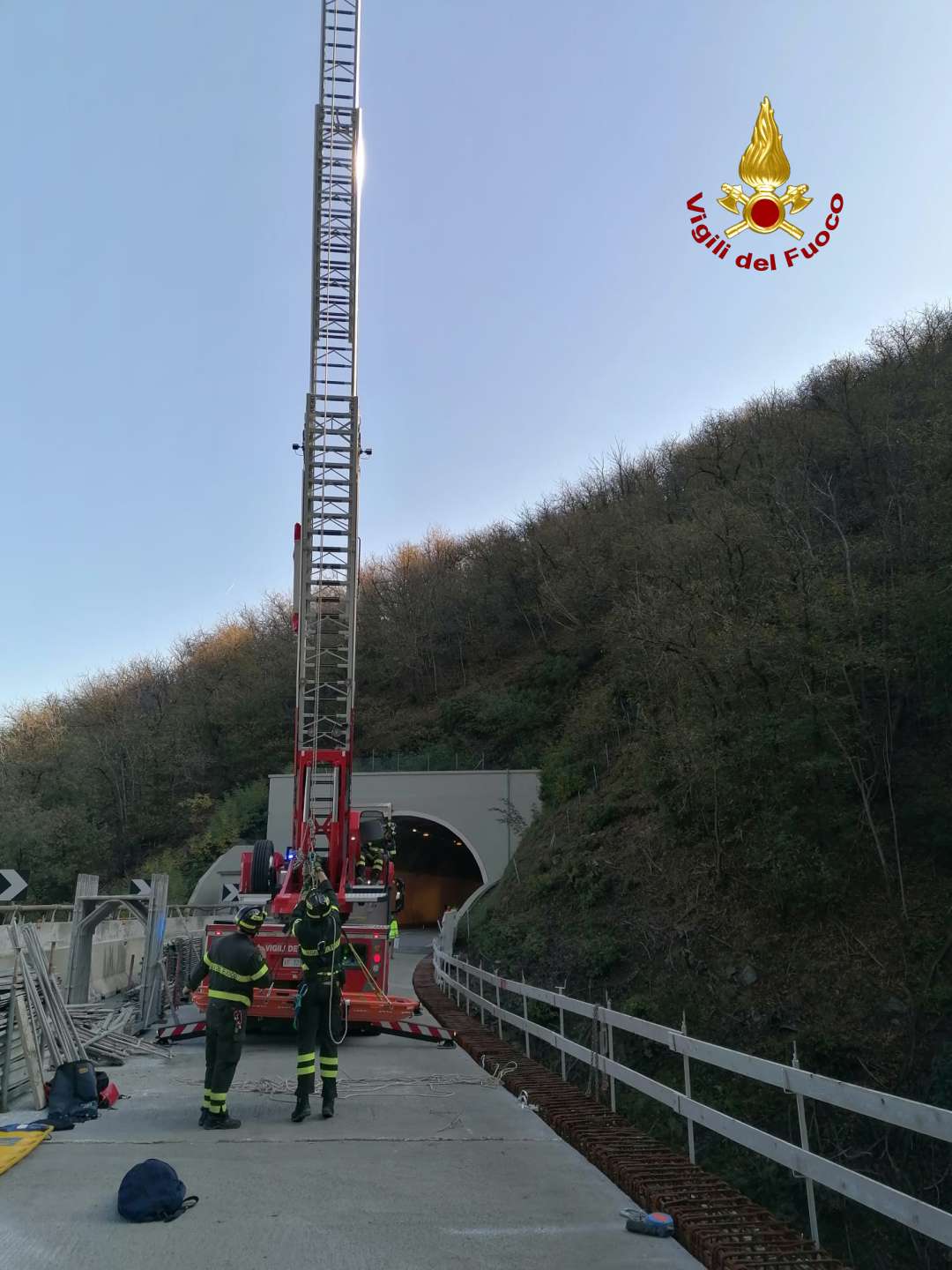 infortunio mortale sul lavoro a6 autostrada vigili del fuoco