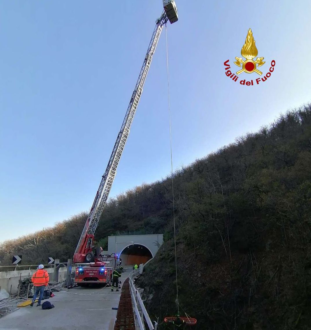 infortunio mortale sul lavoro a6 autostrada vigili del fuoco_04