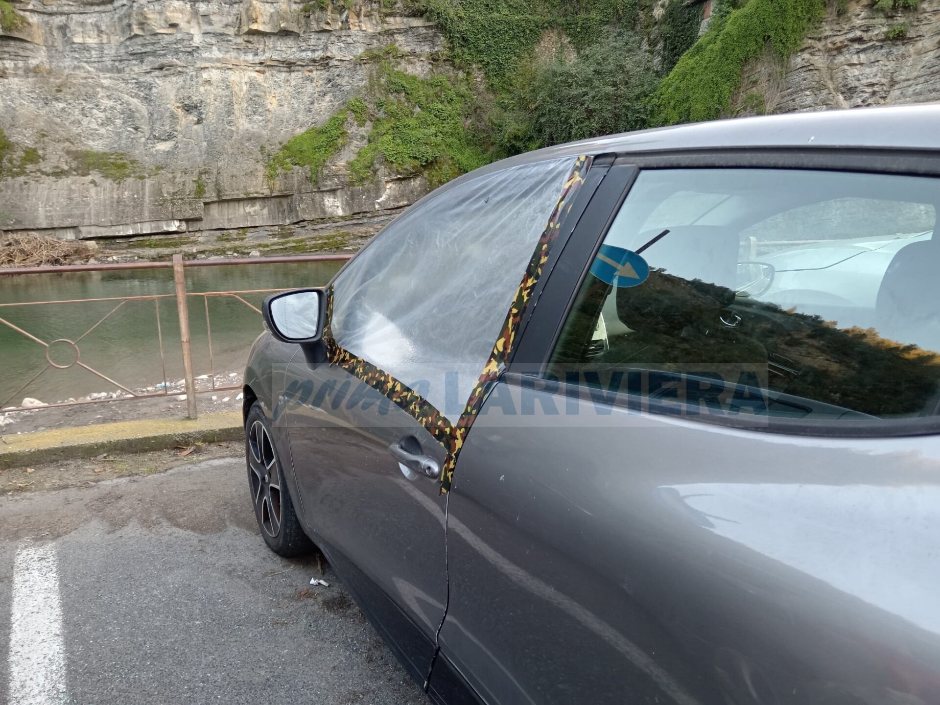 macchine auto vandali danneggiamenti furto dolceacqua parcheggio_03