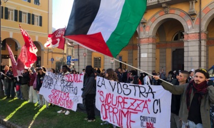 In 70 alla manifestazione degli studenti