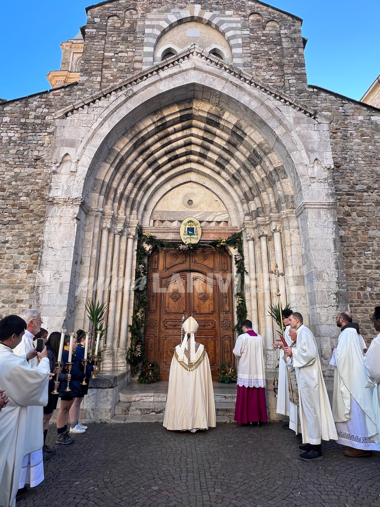 apertura porta santa ventimiglia 29 dicembre 2024