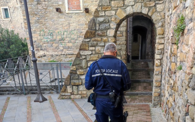 Cinque case vacanza non in regola nella Pigna. Sanzioni per 20mila euro