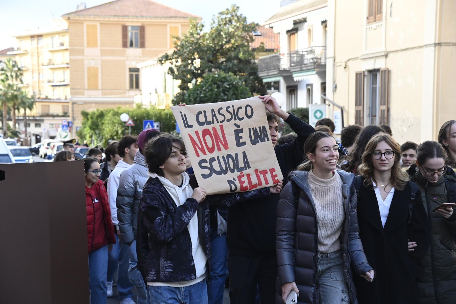 manifestazione studenti imperia (1)