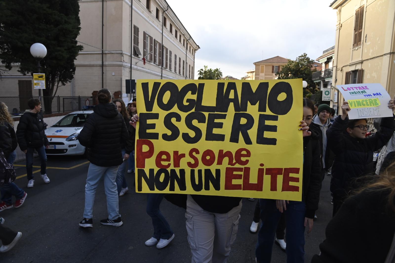 manifestazione studenti imperia (5)