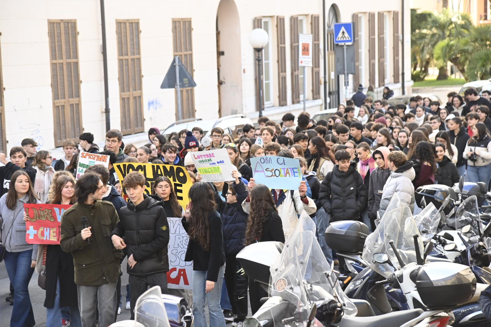 manifestazione studenti imperia (6)