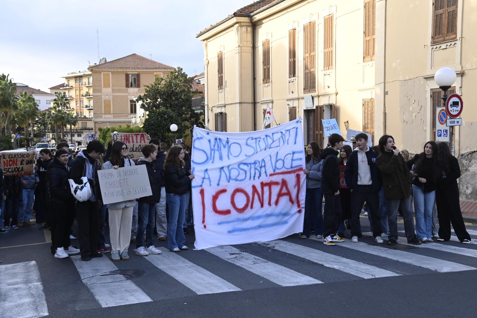 manifestazione studenti imperia (7)