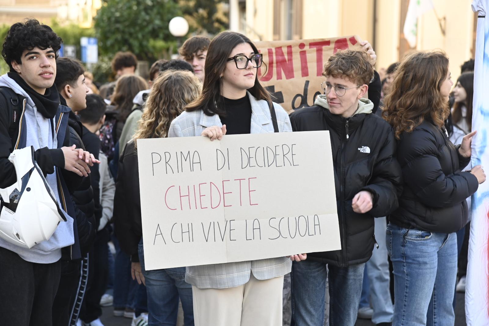 manifestazione studenti imperia (8)