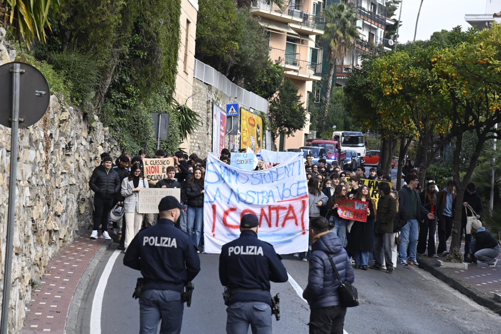 manifestazione studenti imperia (9)