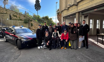 Gli ospiti del Piccolo Cottolengo 'Don Orione' visitano la caserma dei carabinieri