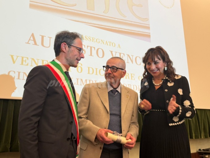 Consegnato al patron del cinema Olimpia Augusto Venchi il Parmurelu d’Oru 2024