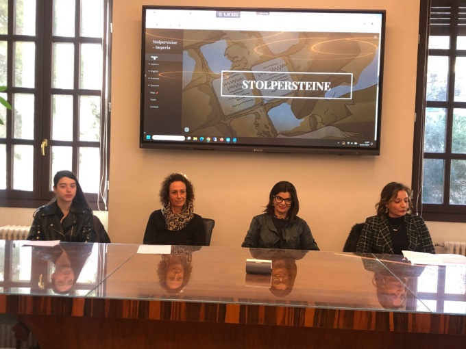 Studenti creano un sito web dedicato alle pietre di inciampo imperiesi