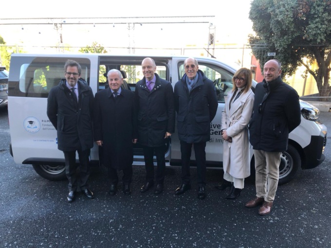 Un pullmino per gli studenti del Polo Universitario di Imperia
