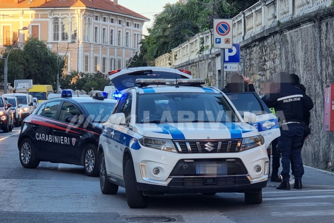 Automobilista preso a pugni da un ragazzo per una lite stradale a Sanremo