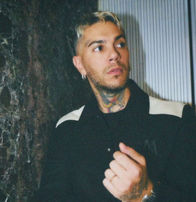 Festival di Sanremo: Emis Killa si ritira, “Faccio un passo indietro”