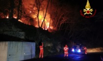 Brucia l'entroterra di Imperia, i vigili del fuoco intervengono su tre fronti