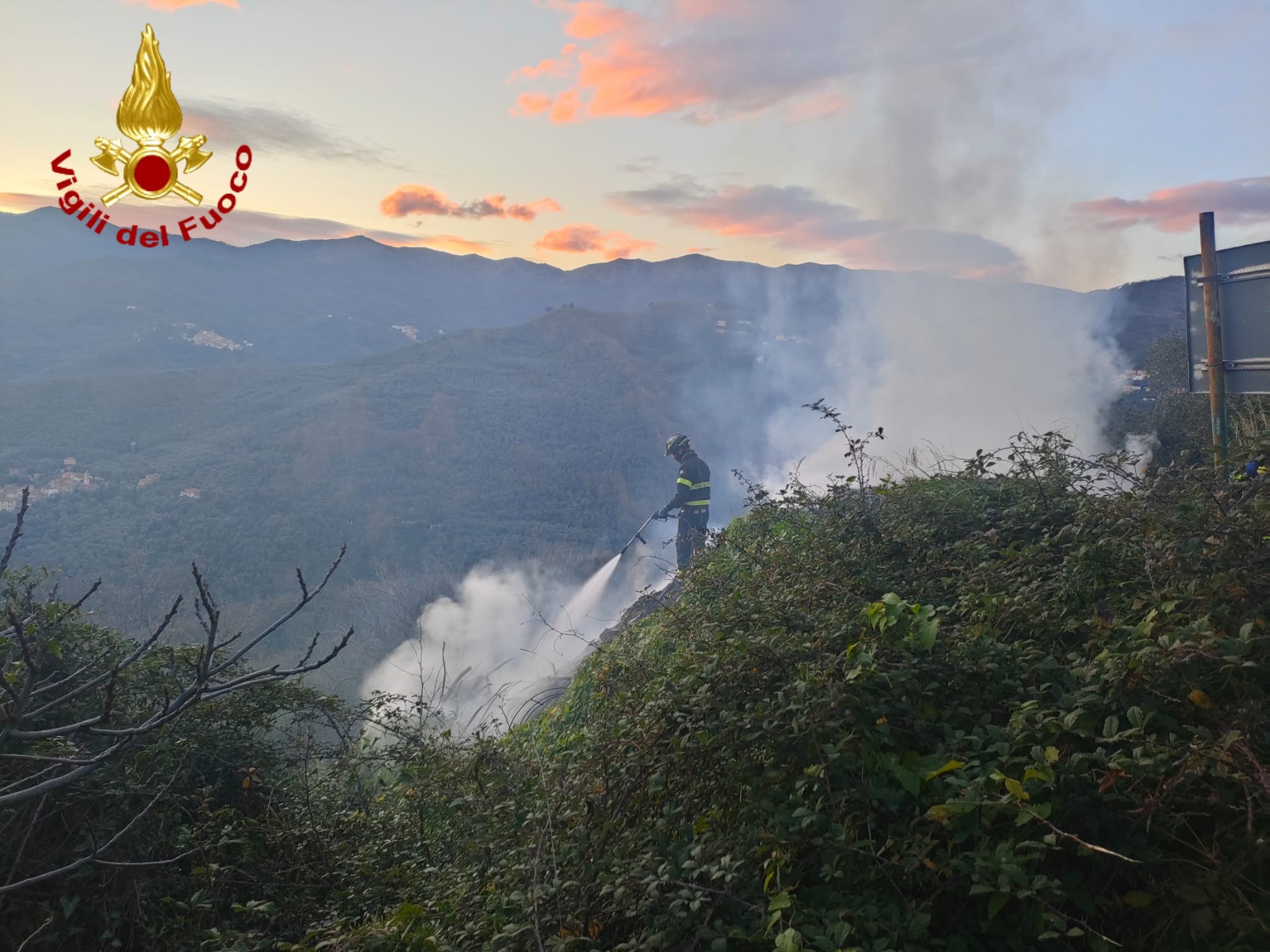 incendio vasia vigili del fuoco _03