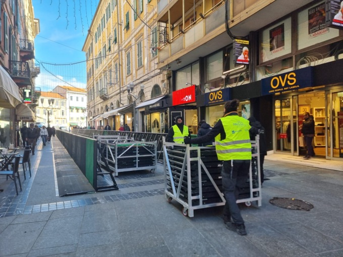 Festival di Sanremo: iniziata la posa del Green Carpet