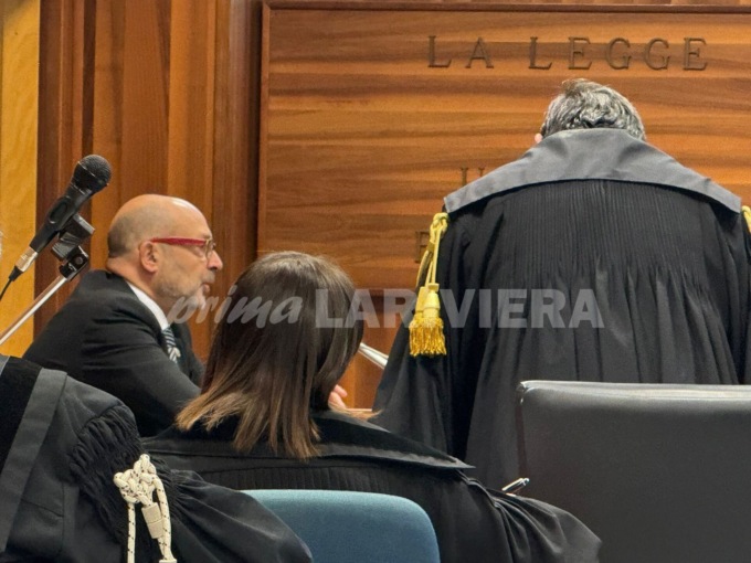 La falsa dottoressa lavorava in ospedale… ma non sapeva neppure usare un computer