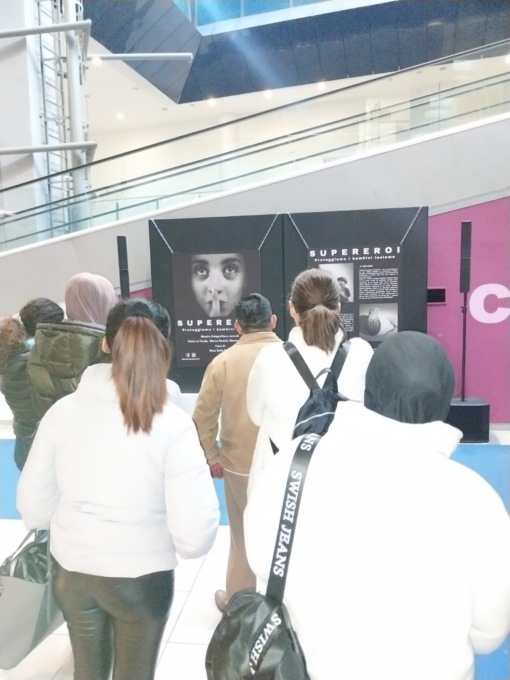 Studenti del CPIA in visita alla mostra fotografica “Supereroi (Palafiori – Sanremo)