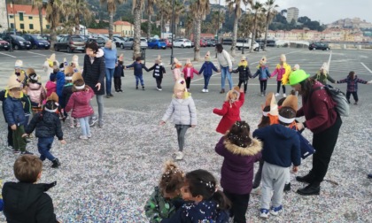 "Spaventapasseri" in ciclabile con i bimbi di Borgo Prino