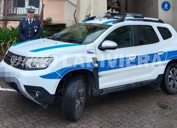 Simula incidente per fregare il Comune, polizia locale lo smaschera