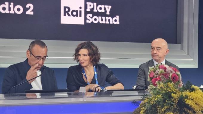 Su il sipario. Show di Jovanotti e scaletta della prima serata