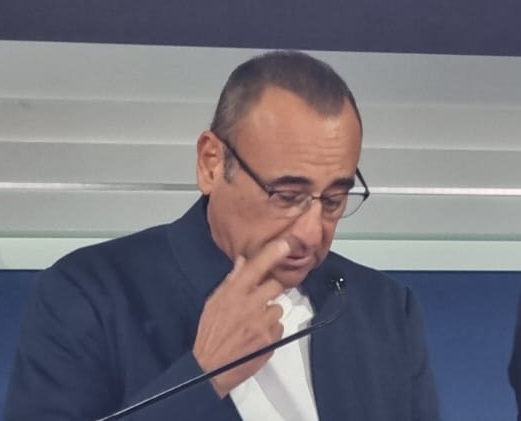 Carlo Conti si commuove parlando di sua mamma