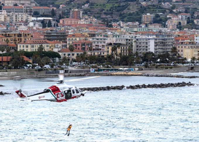 Spettacolare esercitazione della Guardia Costiera nella Sanremo del Festival