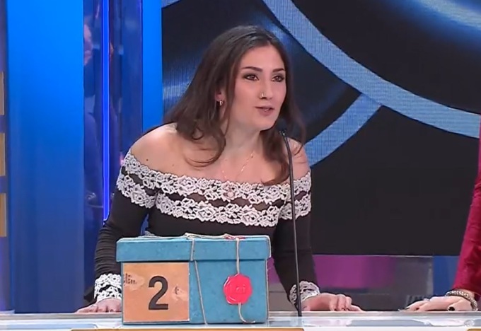 Francesca Spalla tra i pacchisti di Affari tuoi