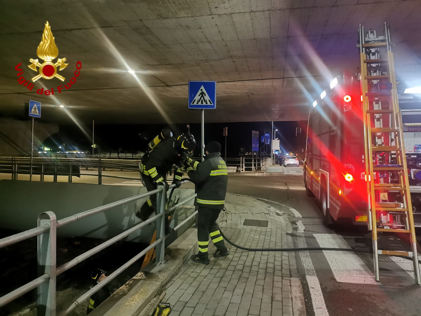 imperia incendio materiale ammassato vigili del fuoco_03