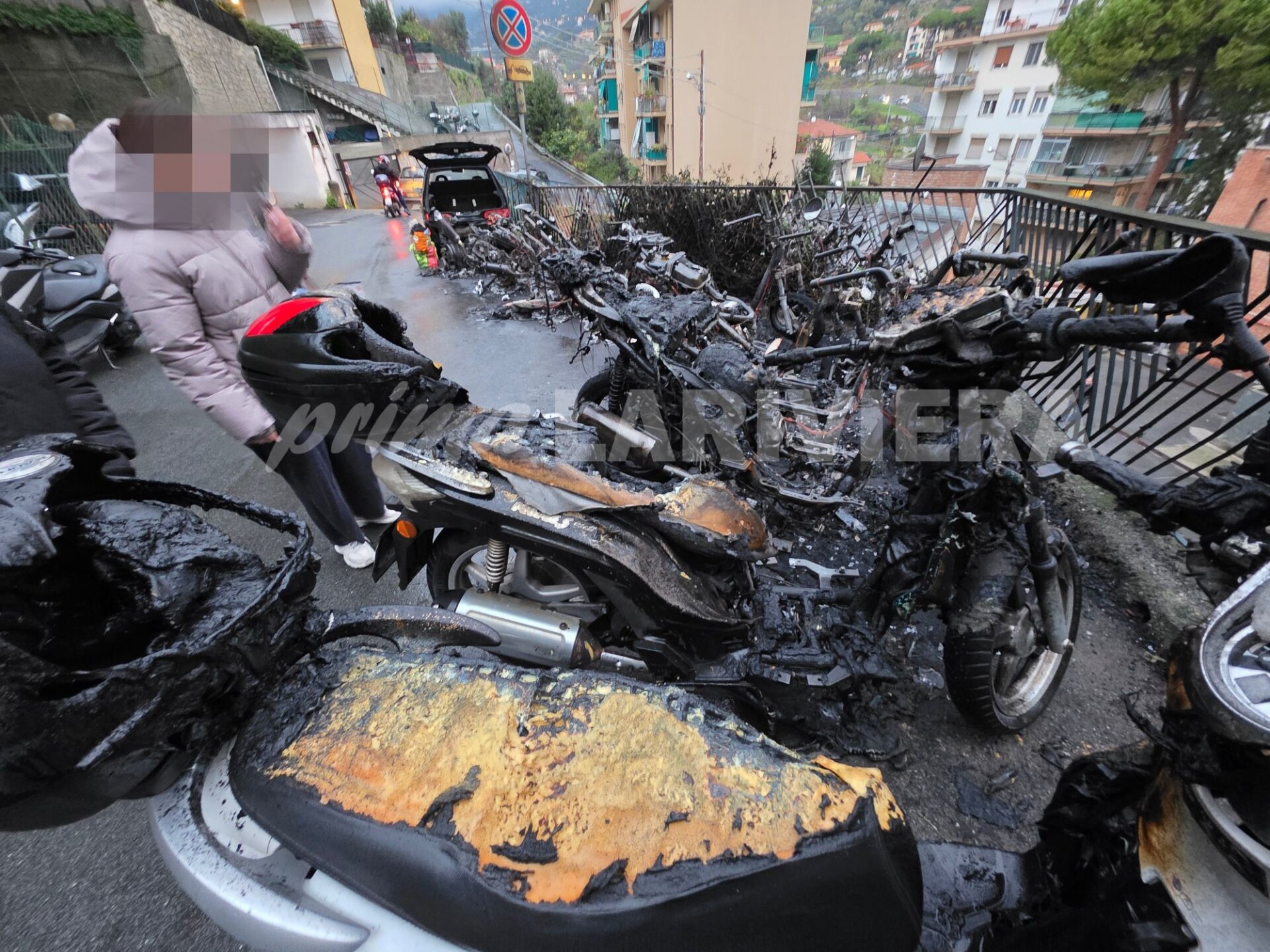 incendio rogo scooter via borgo opaco sanremo 11 febbraio 2025_02