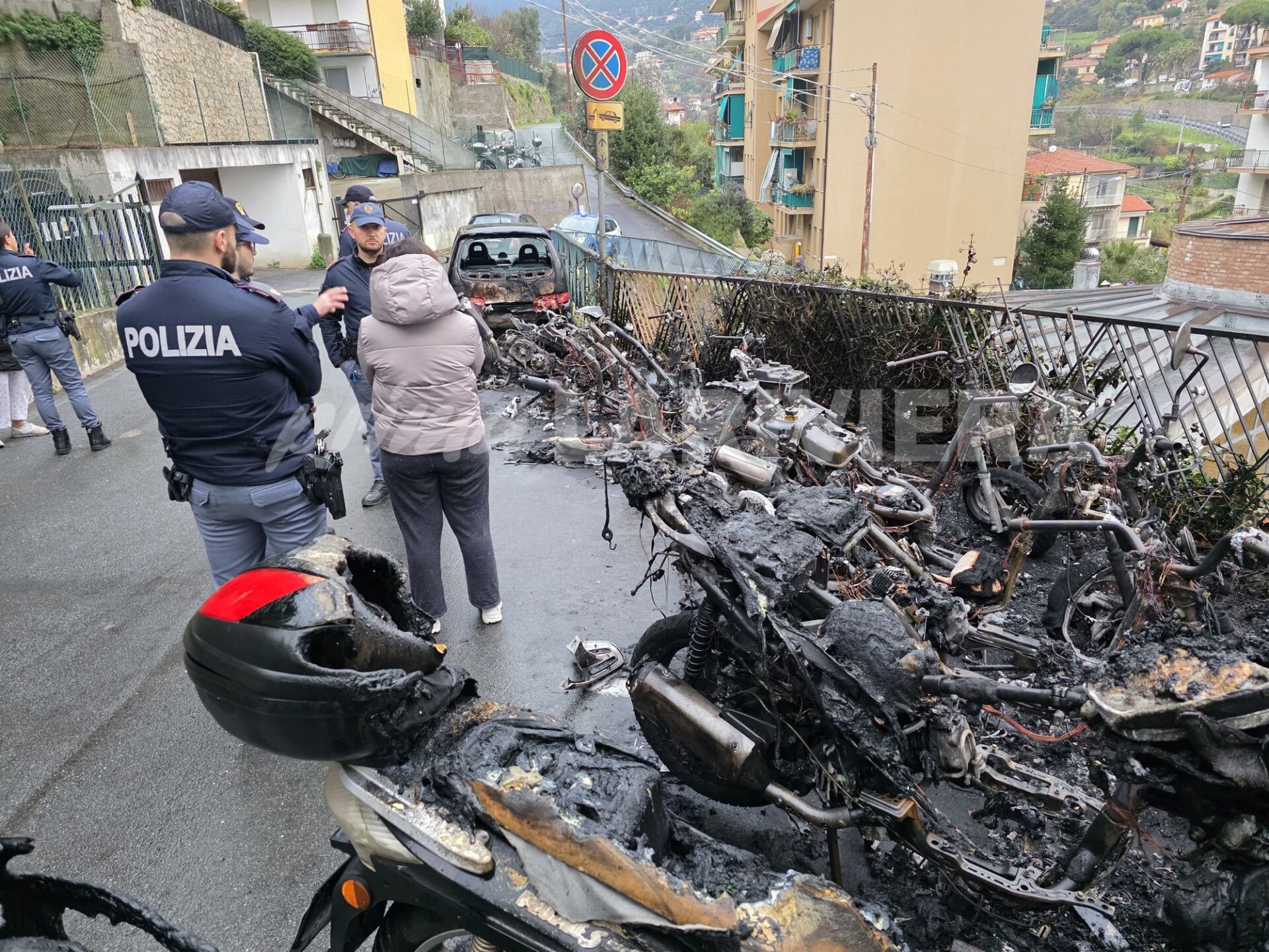 incendio rogo scooter via borgo opaco sanremo 11 febbraio 2025_07