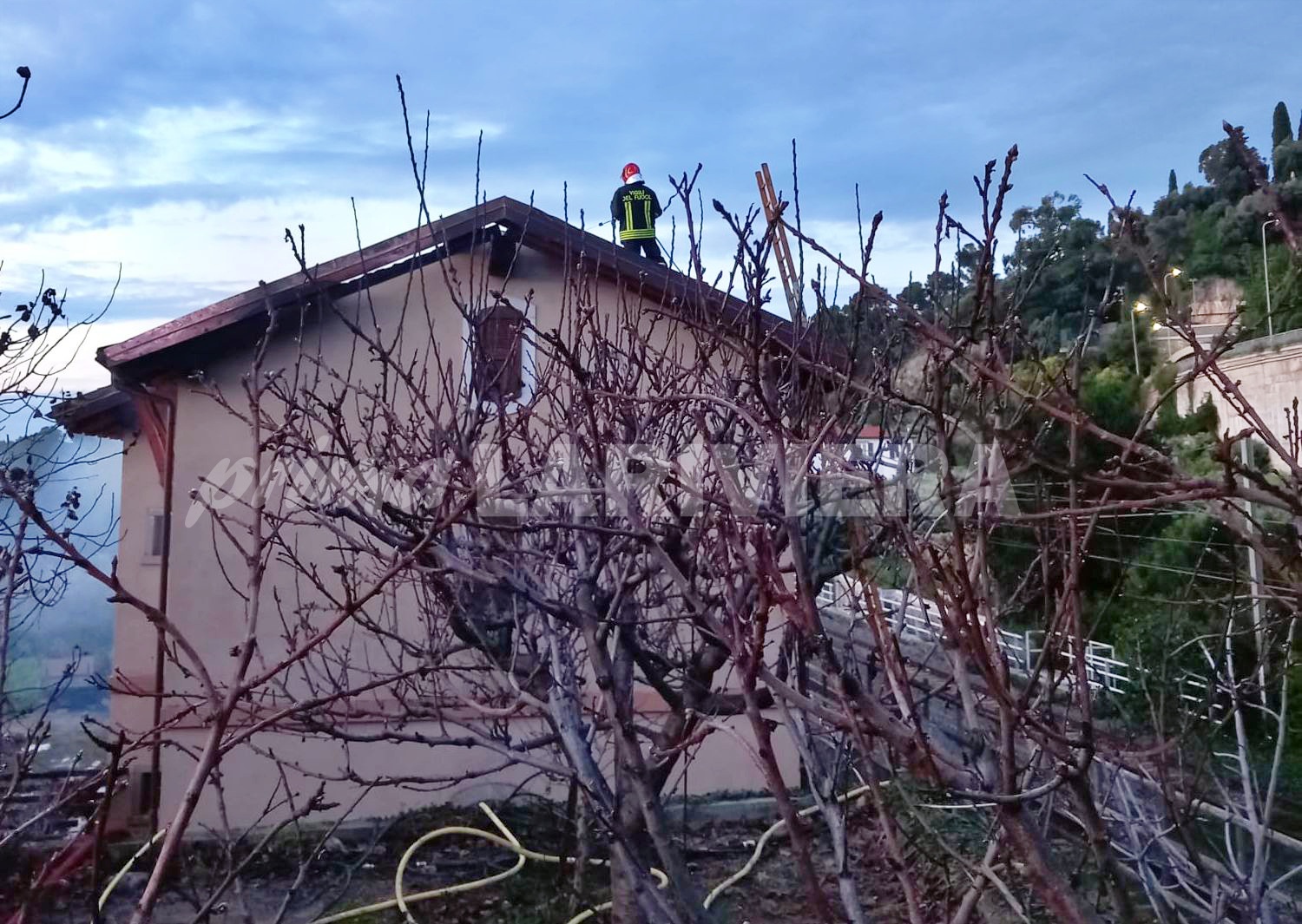 incendio tetto abitazione corso europa latte ventimiglia _02