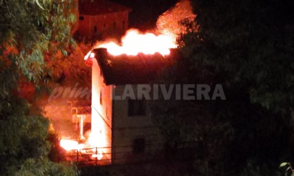 Brucia una casa a due piani dopo frazione Latte a Ventimiglia