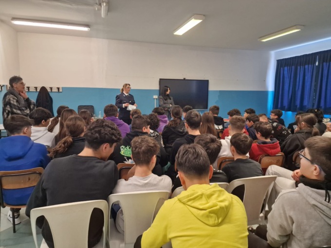 Carcere: gli agenti della penitenziaria hanno incontrato gli studenti