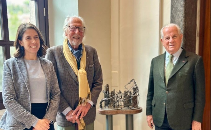 L’artista Elio Lentini dona una sua scultura al Comune di Imperia