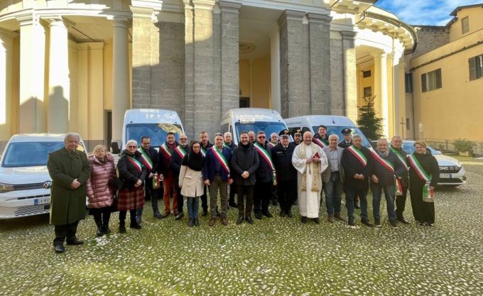 Alessandro Piana ha inaugurato i mezzi di trasporto scolastico e sociale dell’Unione Comuni Alta Valle Arroscia
