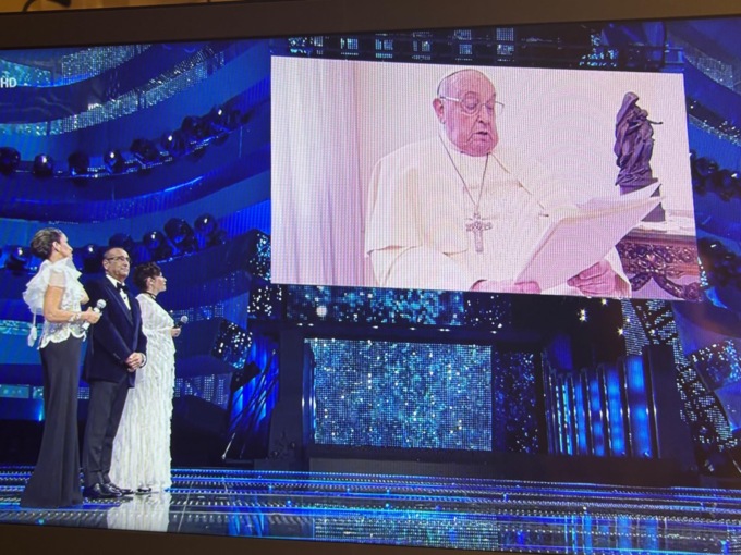 I funerali di Papa Francesco in diretta all’Ariston