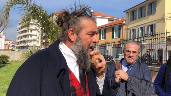 “Non ho organizzato contestazioni contro Bassetti, sono un ex poliziotto non un terrorista”