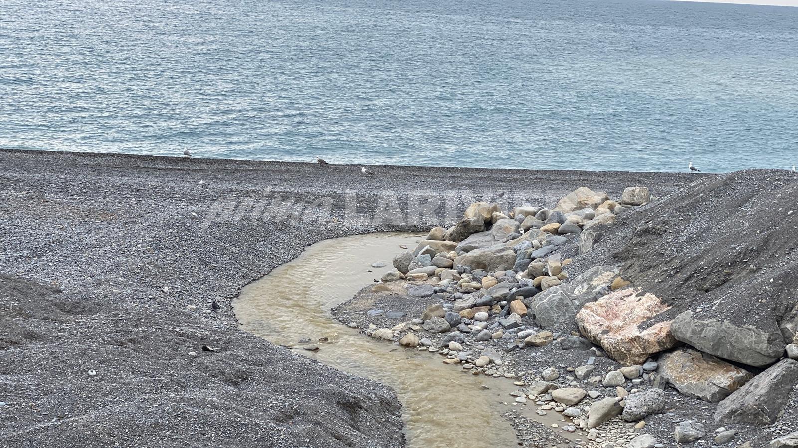 rio borghetto scarico a mare fogna febbraio 2025