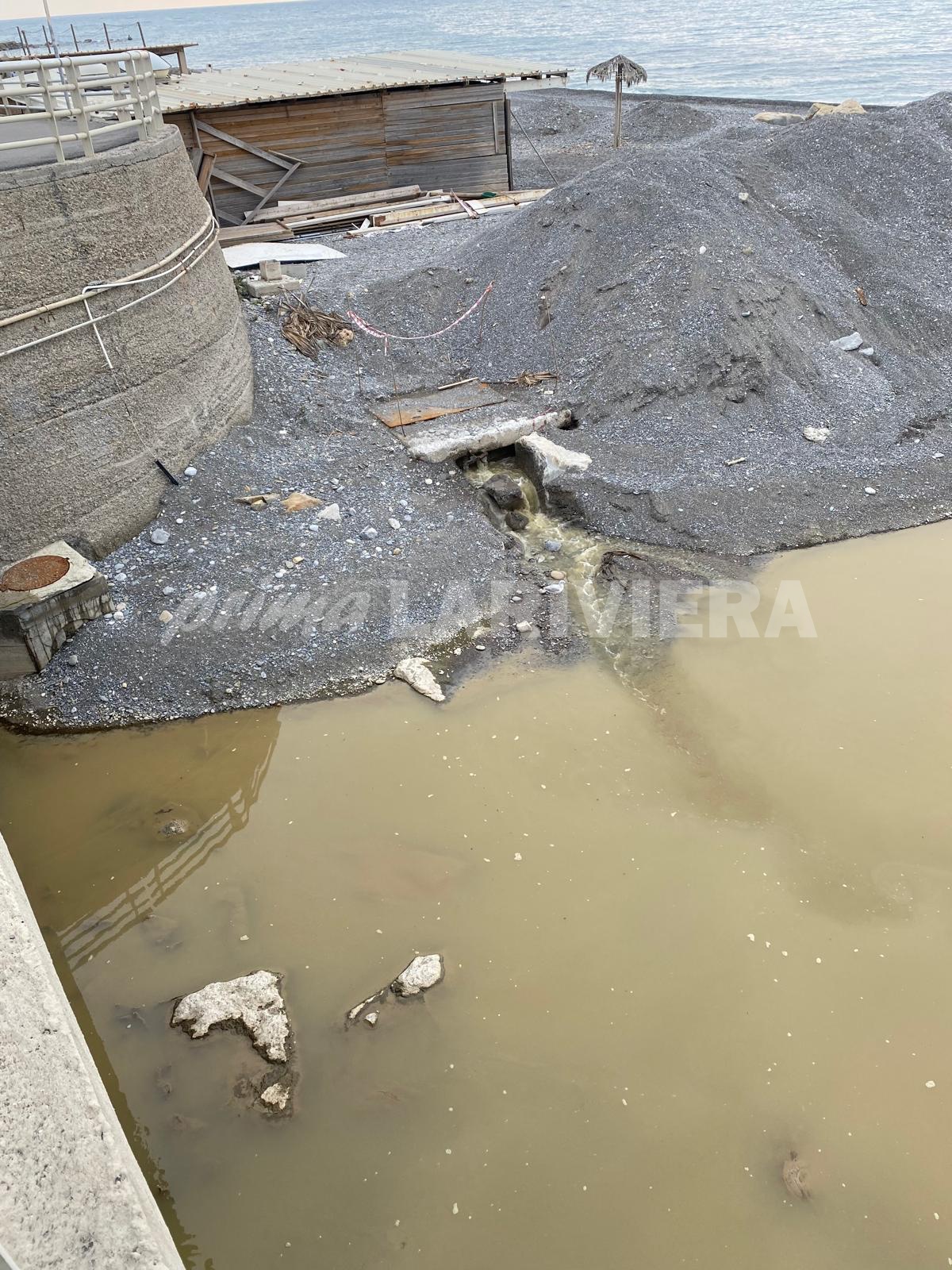 rio borghetto scarico a mare fogna febbraio 2025_05