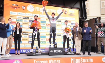 Milano Sanremo, la premiazione di Van der Poel e Lorena Wiebes