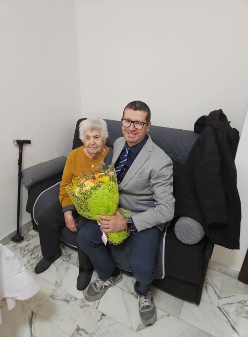 Maria Esposito compie 100 anni. Gli auguri del vicesindaco