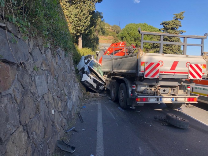 Incidente sull’Aurelia a Imperia. Un 55enne in elicottero al Santa Corona